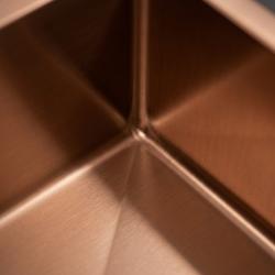copper-baking-pan-corner-detail